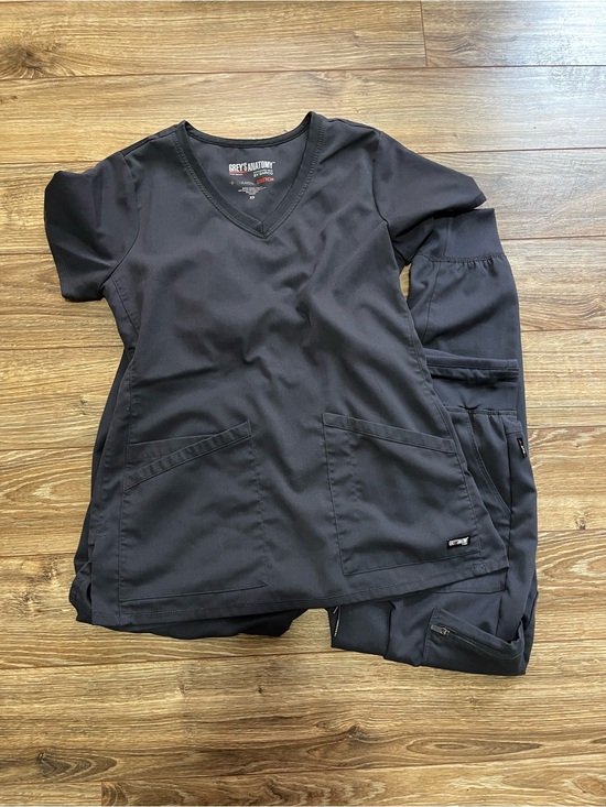Grey's Anatomy Other - Grey’s Anatomy Gray scrub set